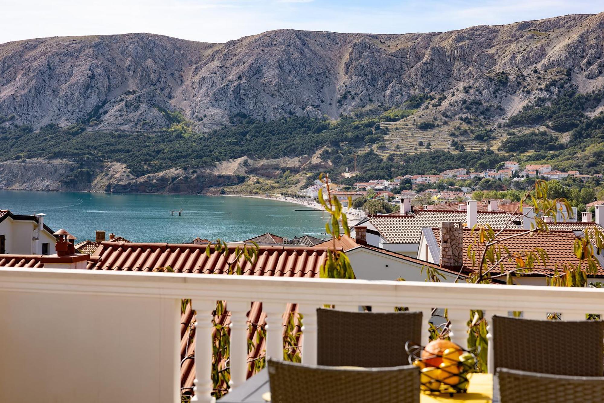 Apartments With Terrace Baska  Room photo